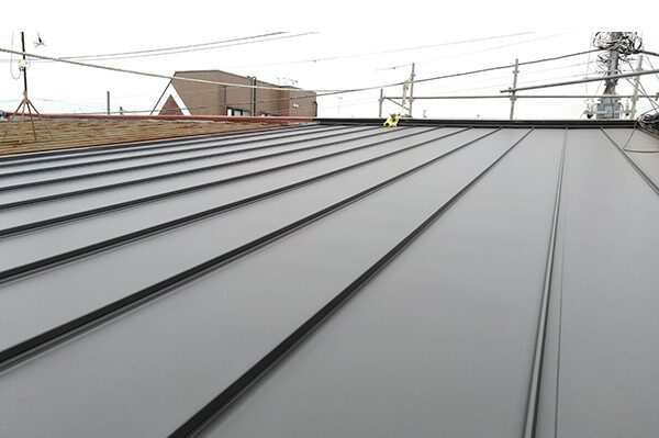 【BMC製】金属屋根材「デコルーフ」とは？特徴・性能・採用のメリットを解説