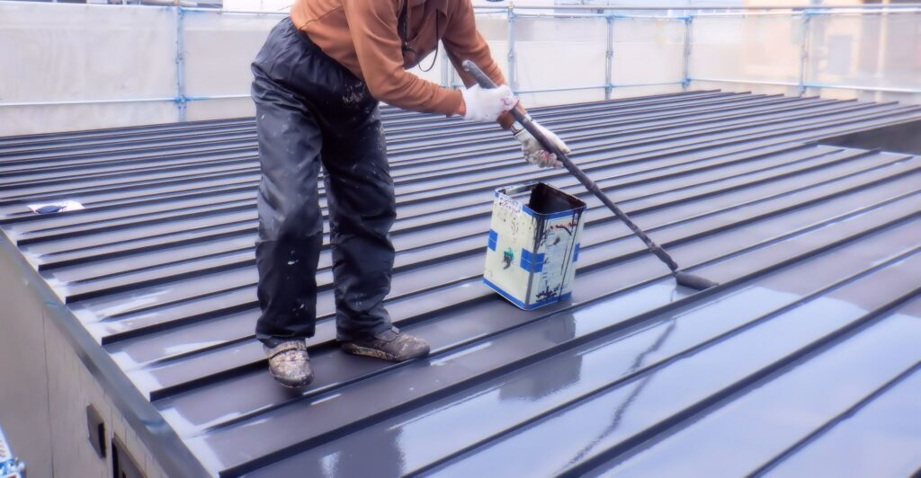 屋根材の塗膜種類（フッ素・ポリエステルなど）の違いと考え方